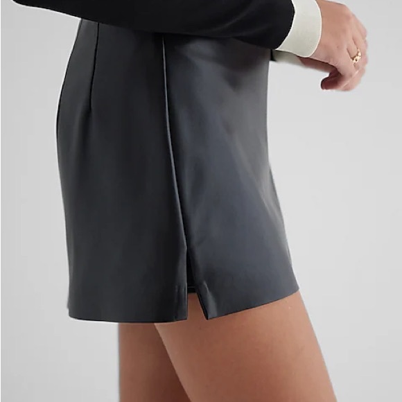NWT Express Super High Waisted Faux Leather Mini-Skort - Picture 2 of 4